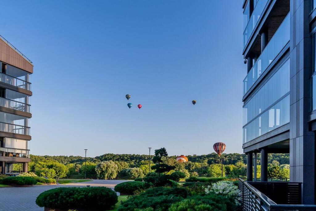 Bright Kaunas Apartment With Castle View エクステリア 写真